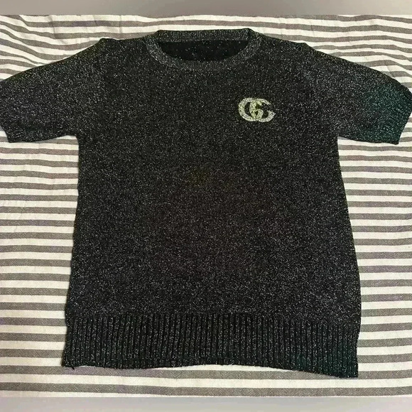 Classy logo women’s top size S off of measurements - Picture 1 of 6